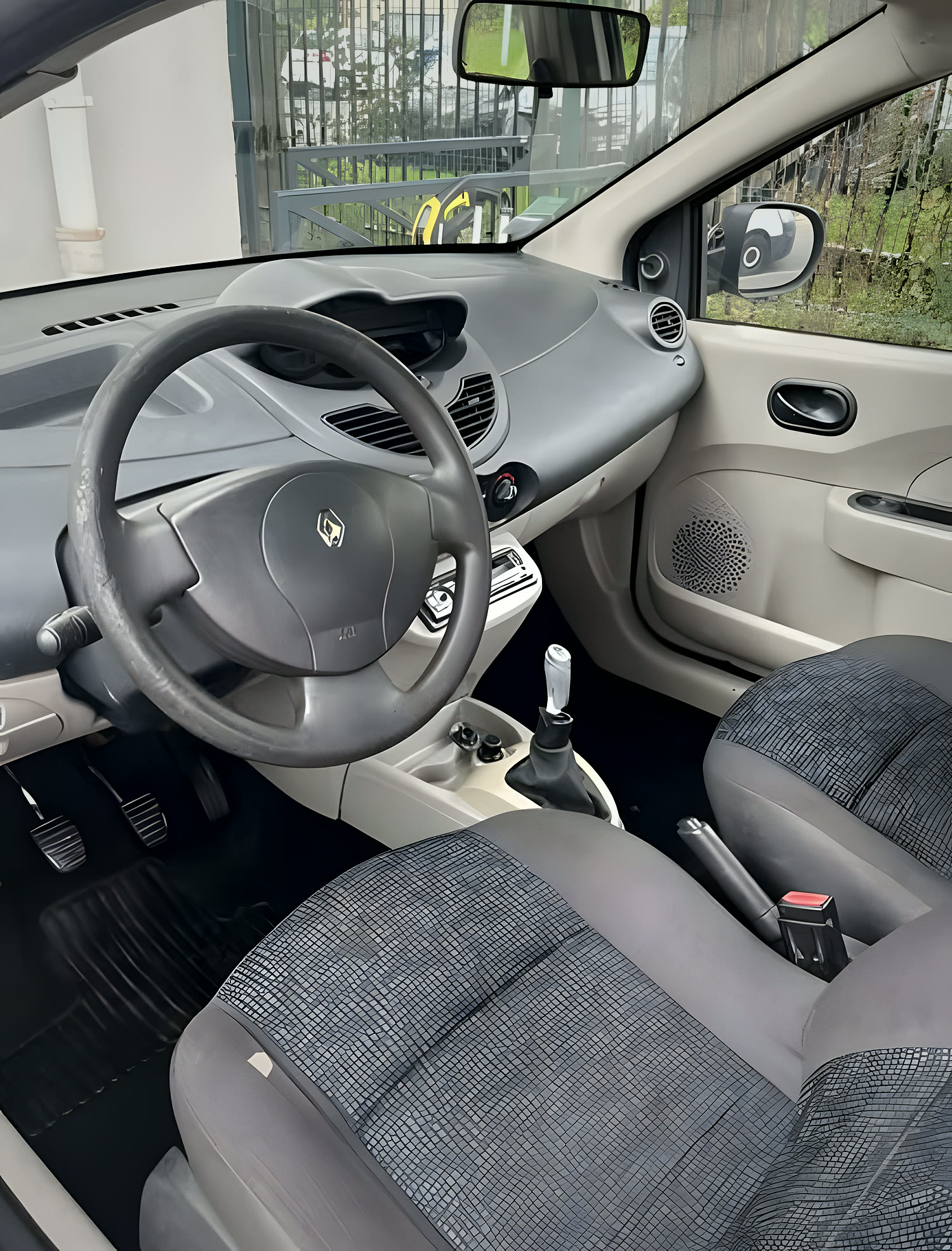 Renault Twingo — intérieur nettoyé