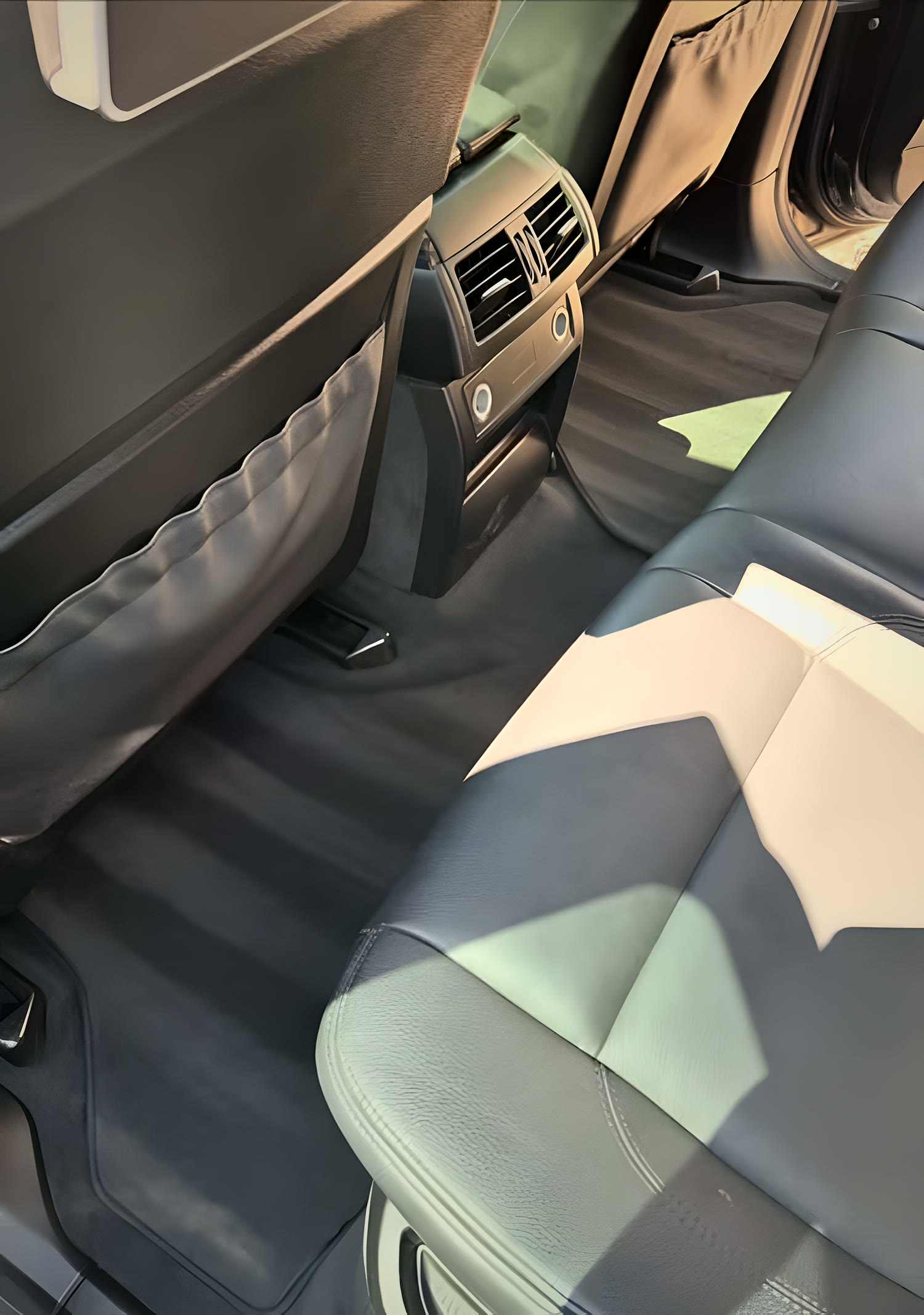 BMW — plancher arrière